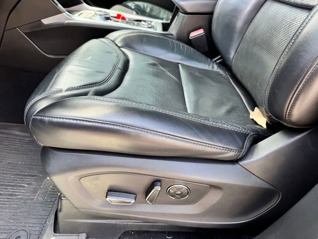 Used 2020 Ford Explorer Platinum w/ Premium Technology Package AWD/4WD image 11