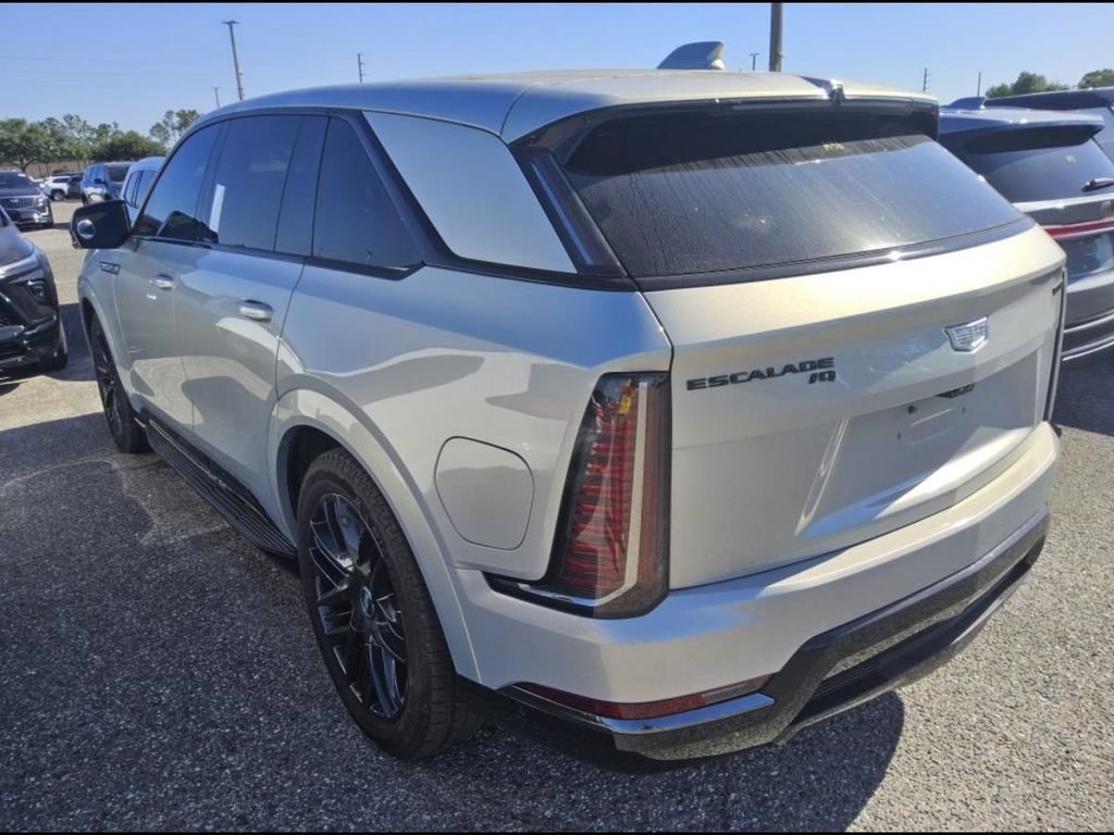 Used 2025 Cadillac Escalade IQ Sport 1 w/ LPO, ONYX Package AWD/4WD image 7