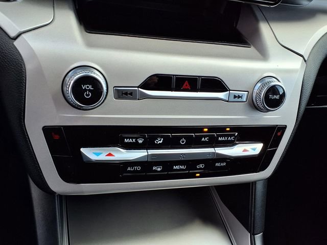 Certified 2023 Ford Explorer XLT image 7