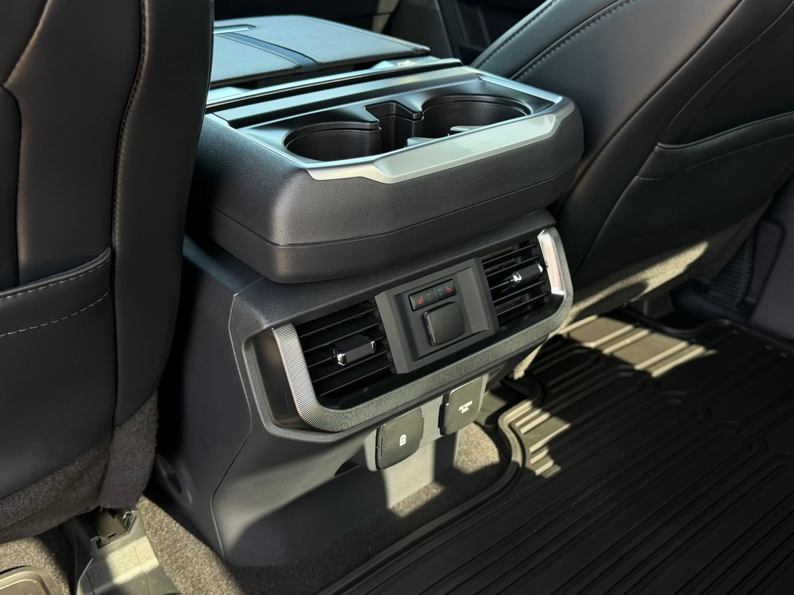 Used 2024 Ford F150 Platinum w/ FX4 Off-Road Package AWD/4WD image 28
