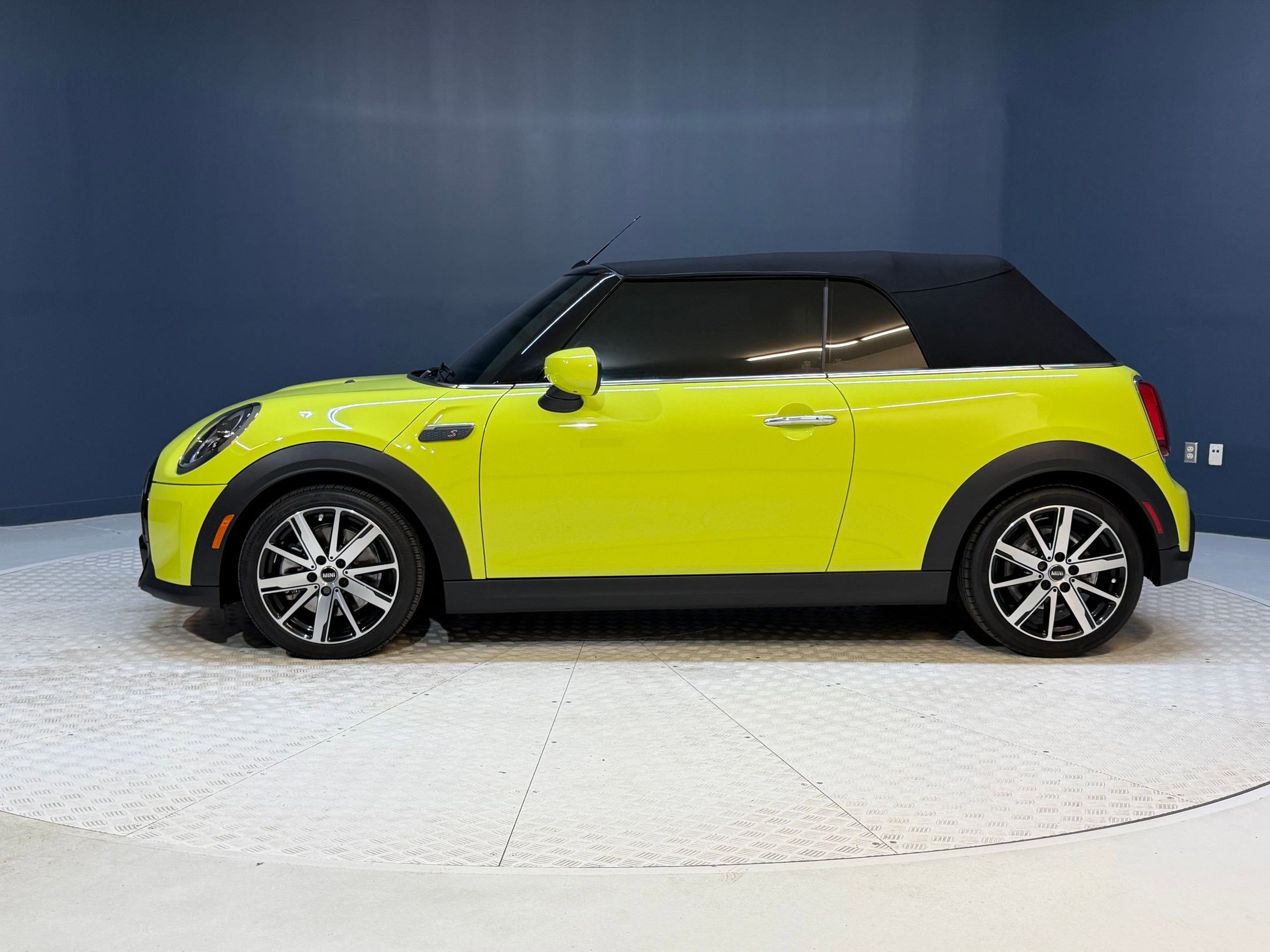 Used 2024 MINI Cooper S w/ Signature Upholstery Package image 2