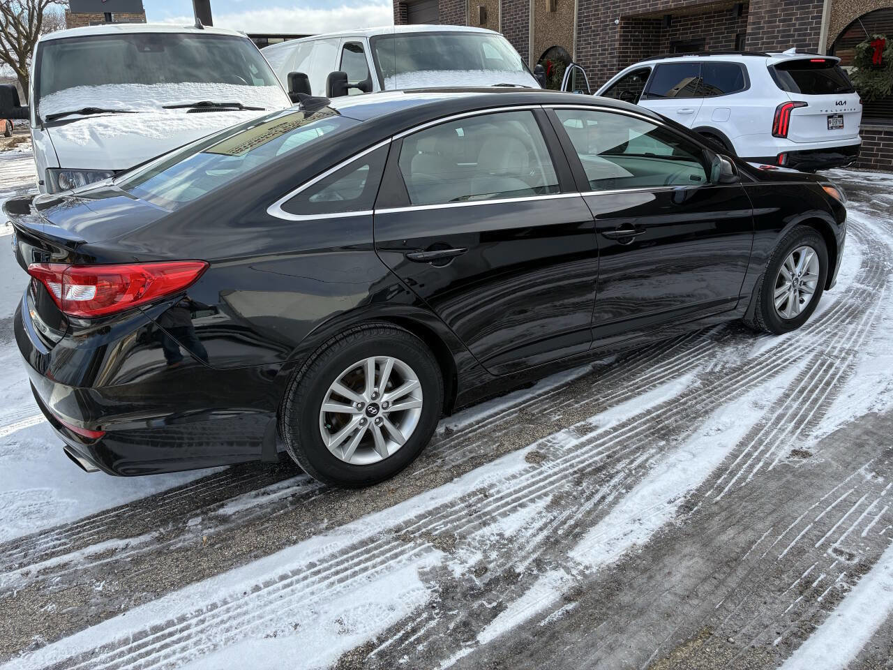 Used 2017 Hyundai Sonata SE w/ Cargo Package image 4