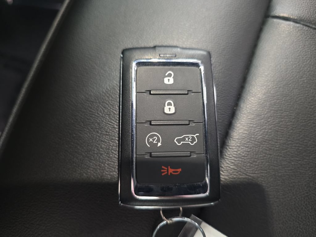 Used 2023 Jeep Grand Cherokee L Limited AWD/4WD image 36