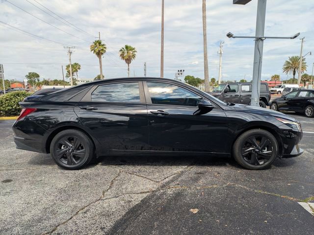 Used 2021 Hyundai Elantra SEL w/ Cargo Package FWD image 4