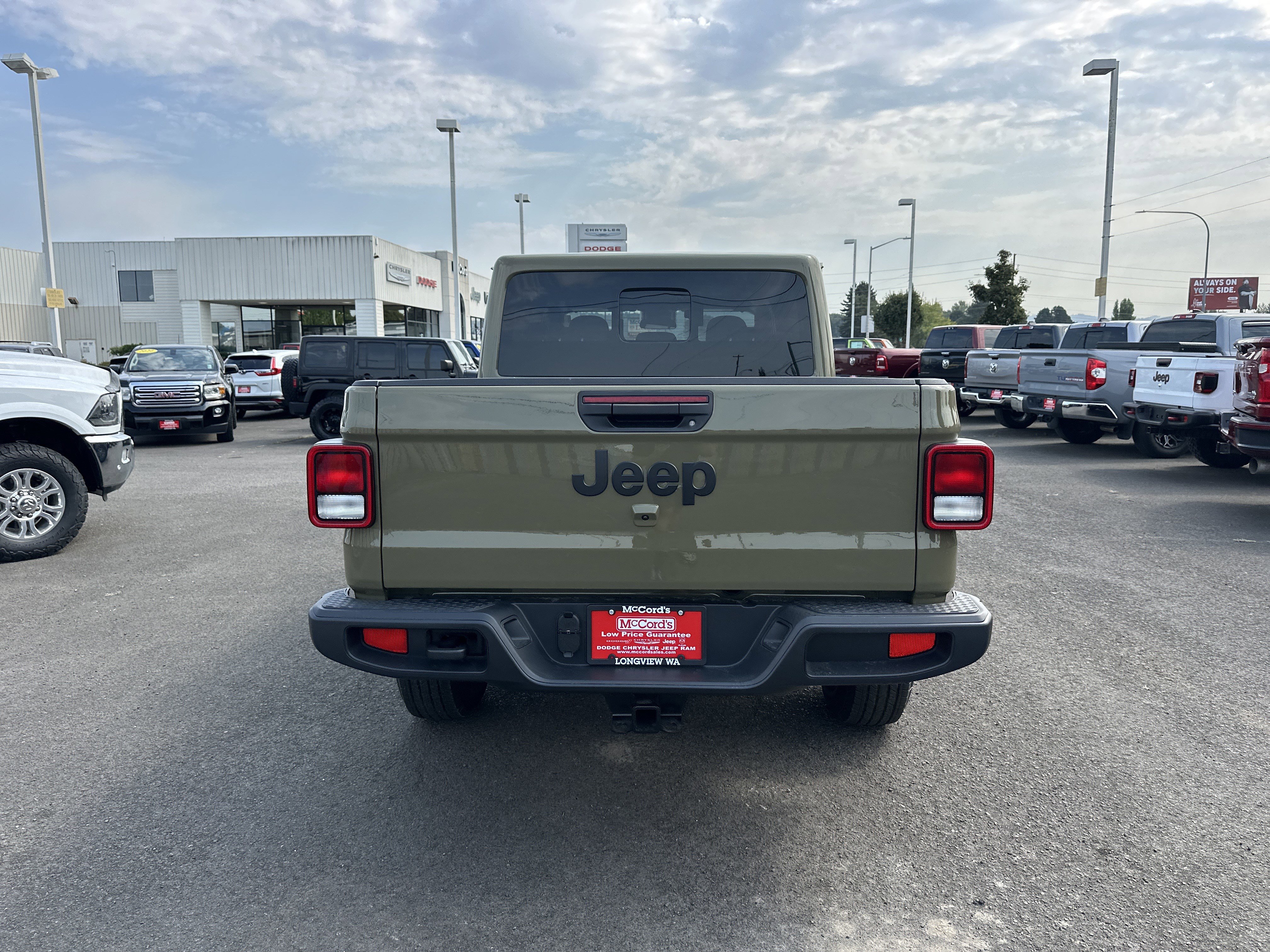 New 2025 Jeep Gladiator Sport image 4