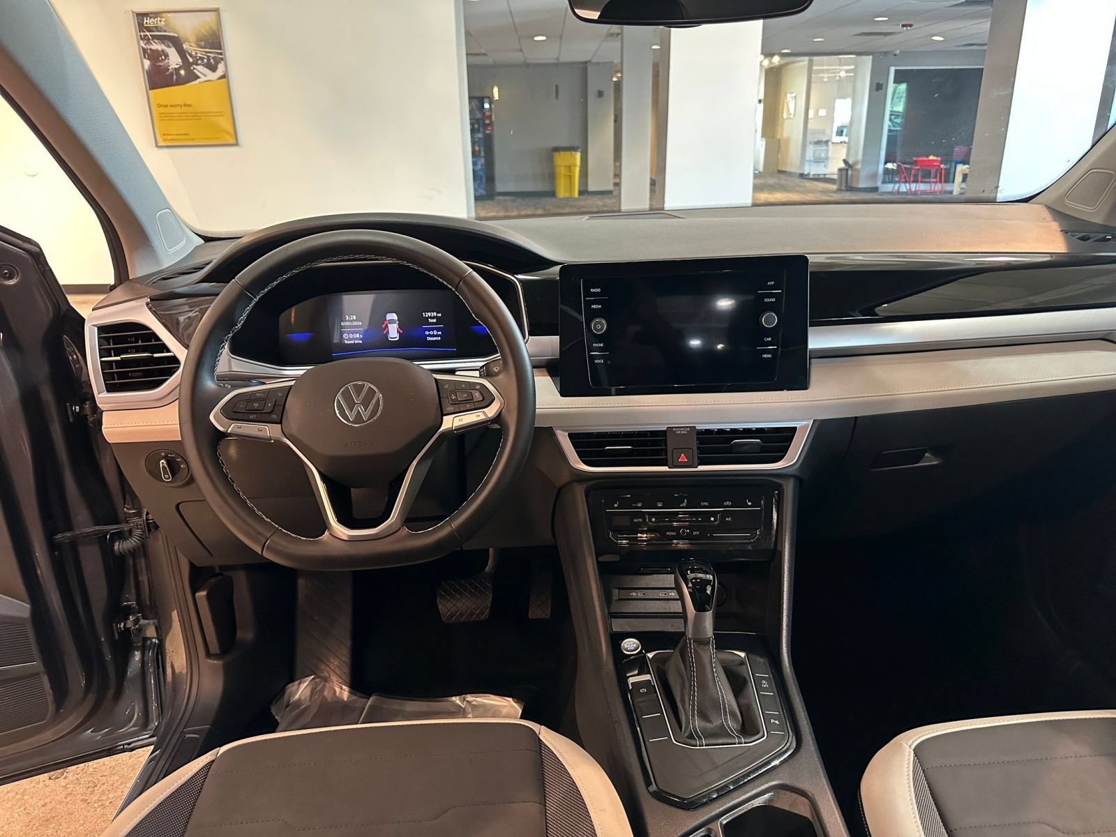 Used 2026 Volkswagen Taos SE FWD image 34