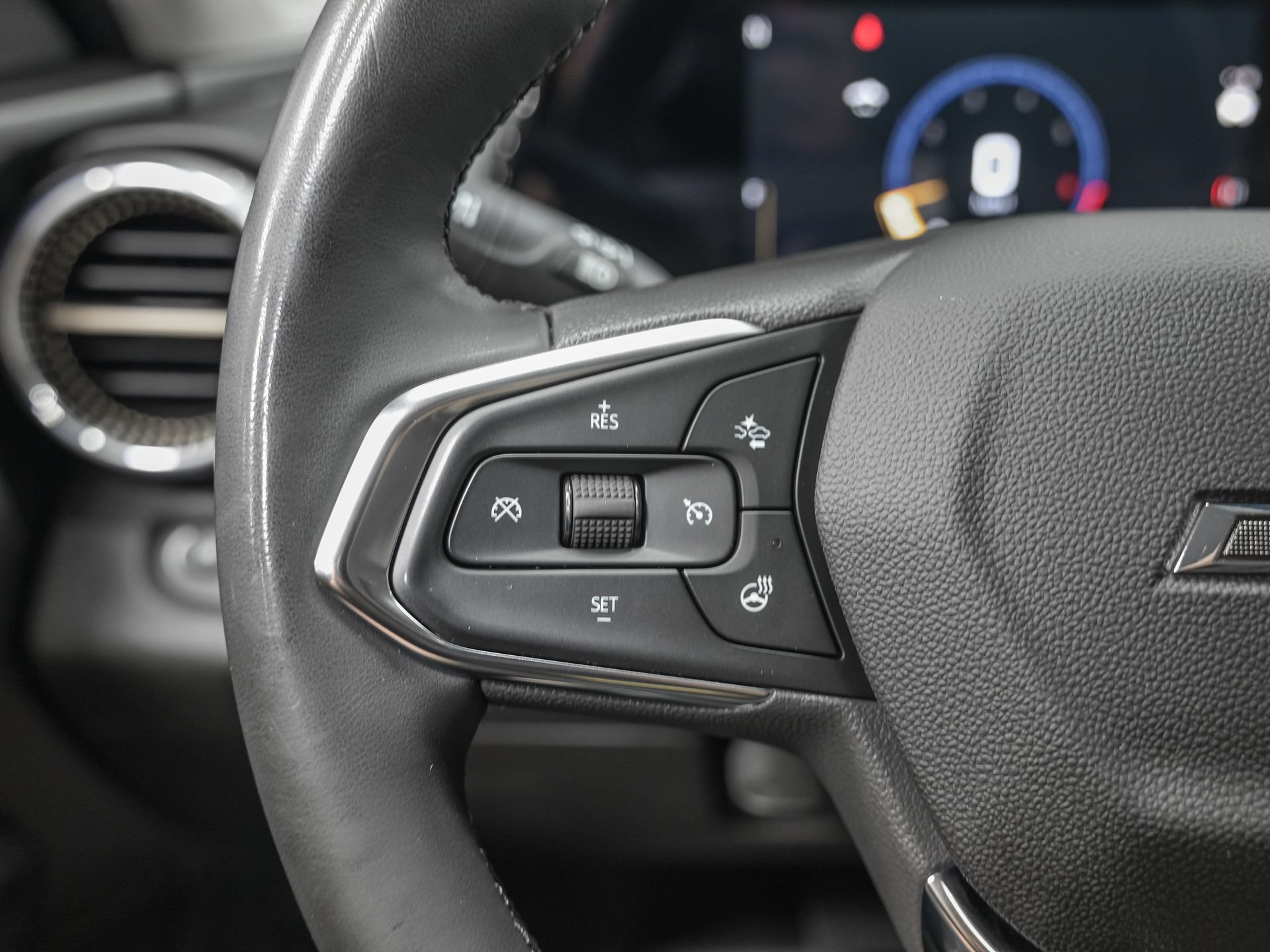 Used 2025 Chevrolet Trax ACTIV w/ Sunroof Package FWD image 18