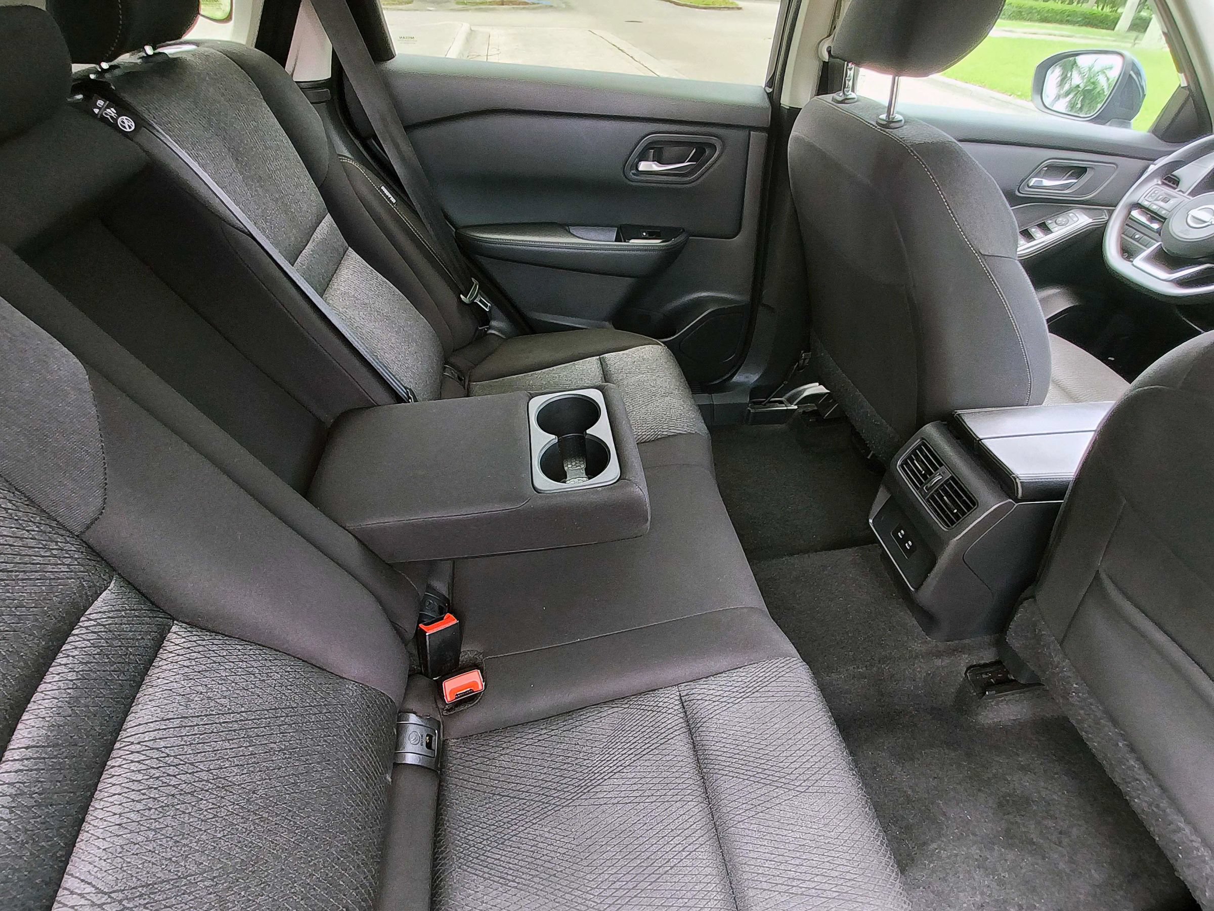 Used 2024 Nissan Rogue SV FWD image 32