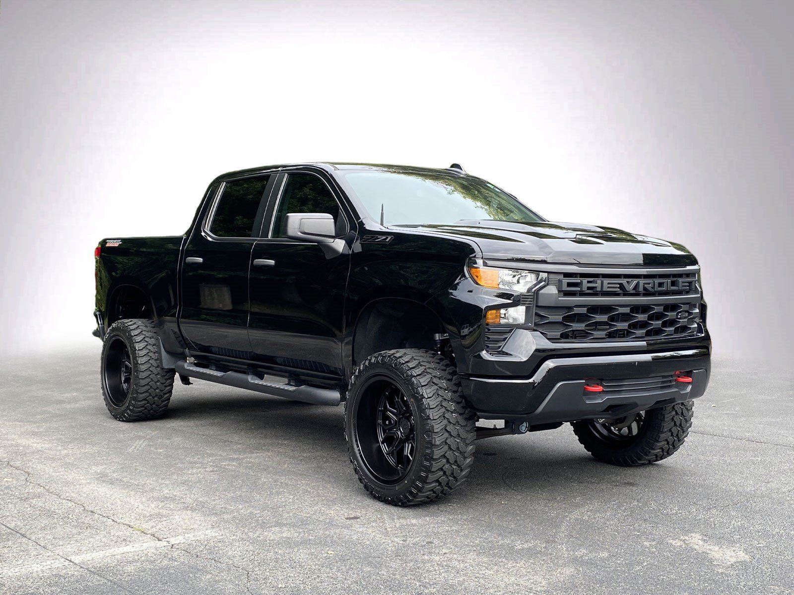 Used 2024 Chevrolet Silverado 1500 Custom Trail Boss w/ LPO, Dark Essentials Package AWD/4WD image 2