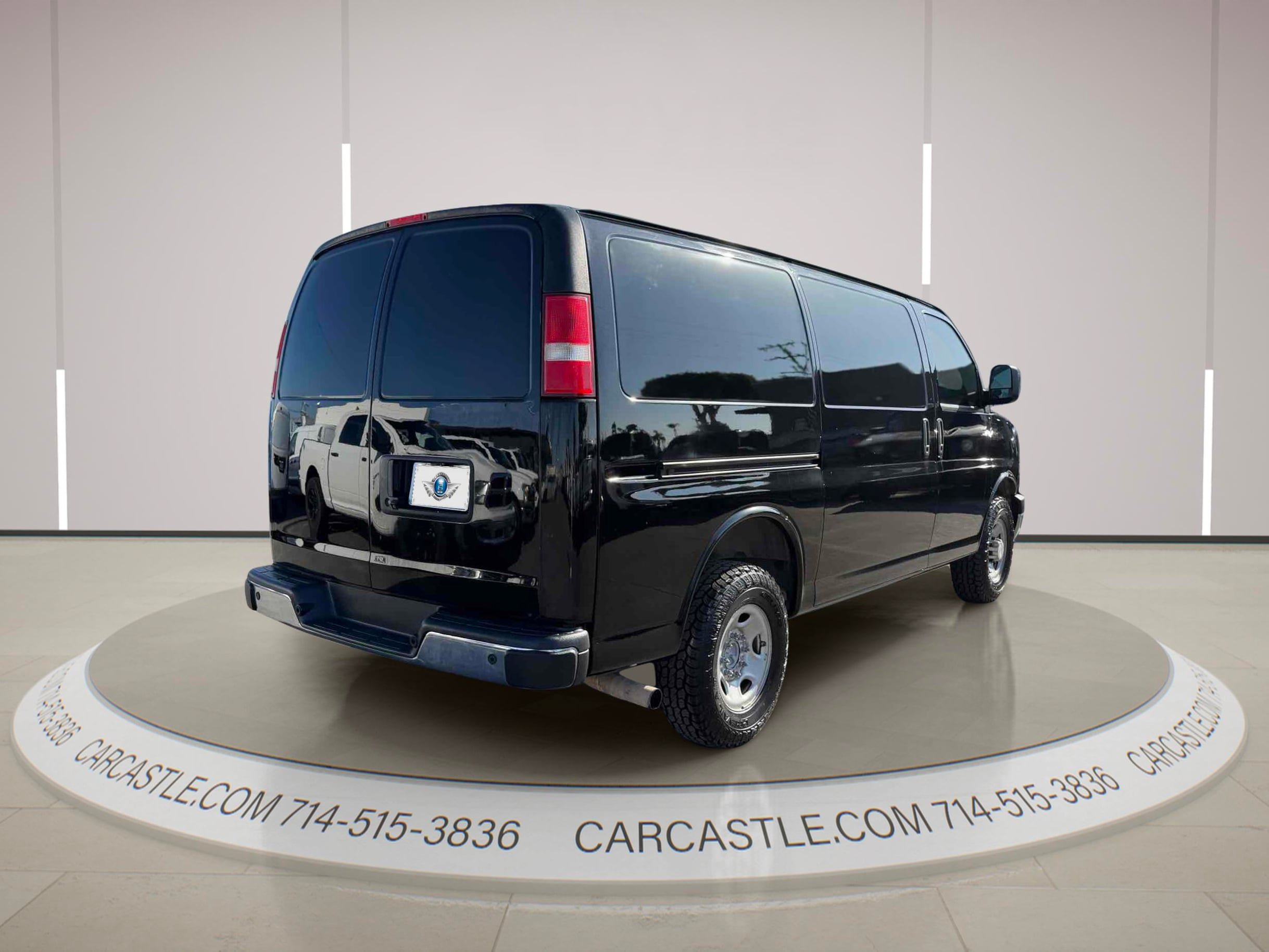 Used 2018 Chevrolet Express 2500 w/ Driver Convenience Package RWD image 6
