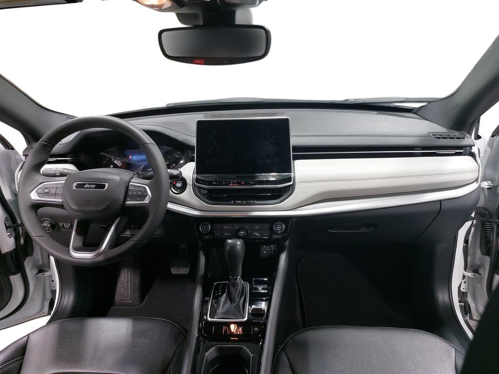 Used 2025 Jeep Compass Limited AWD/4WD image 9