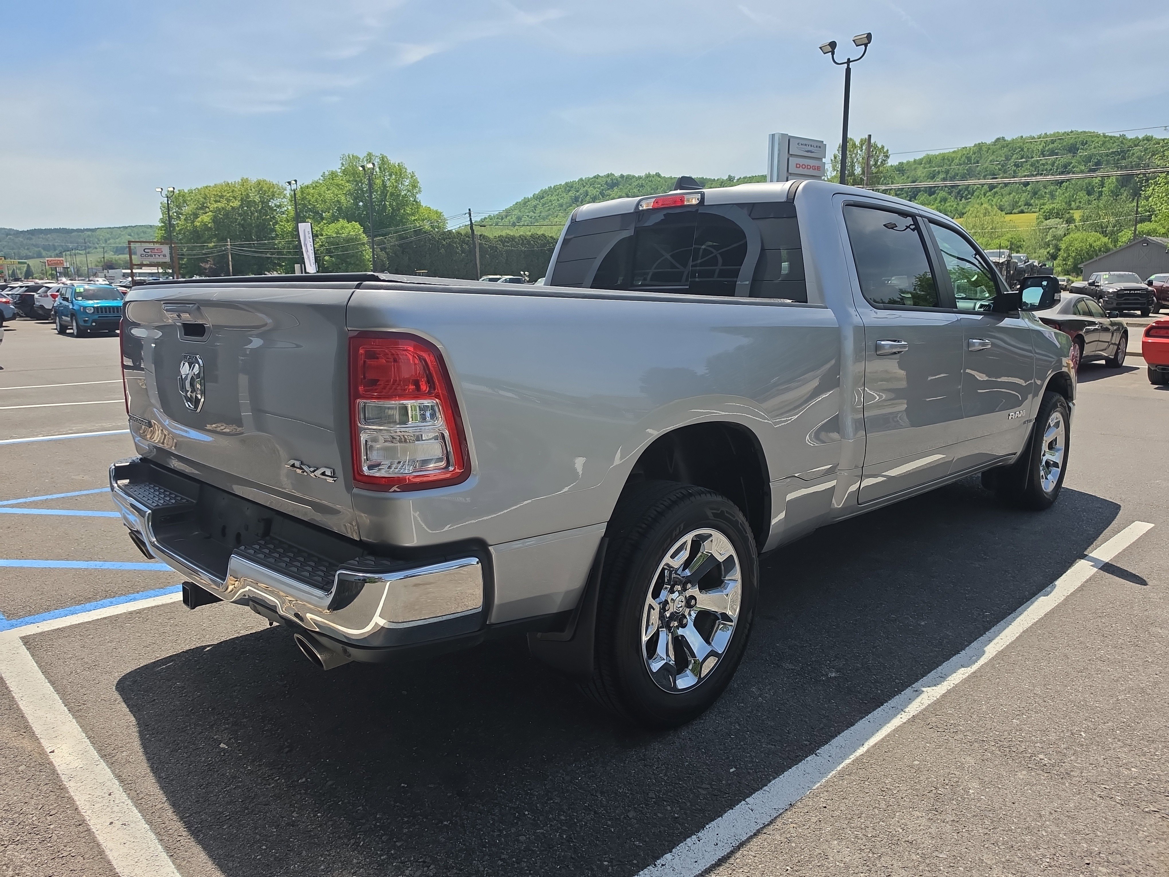 Used 2022 RAM 1500 Big Horn AWD/4WD image 3