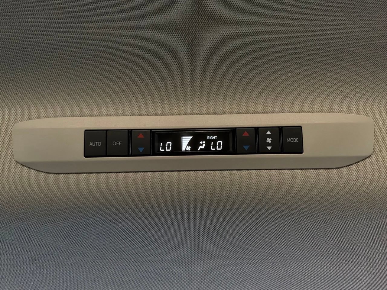 Used 2024 Toyota Sienna XLE FWD image 15
