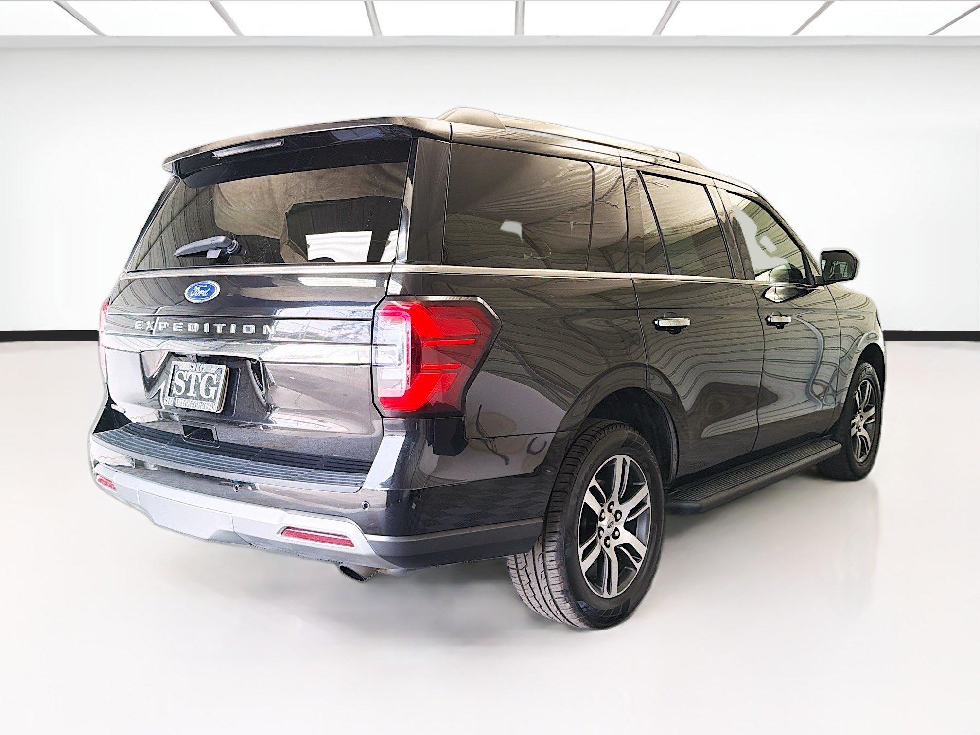Used 2024 Ford Expedition Limited AWD/4WD image 4