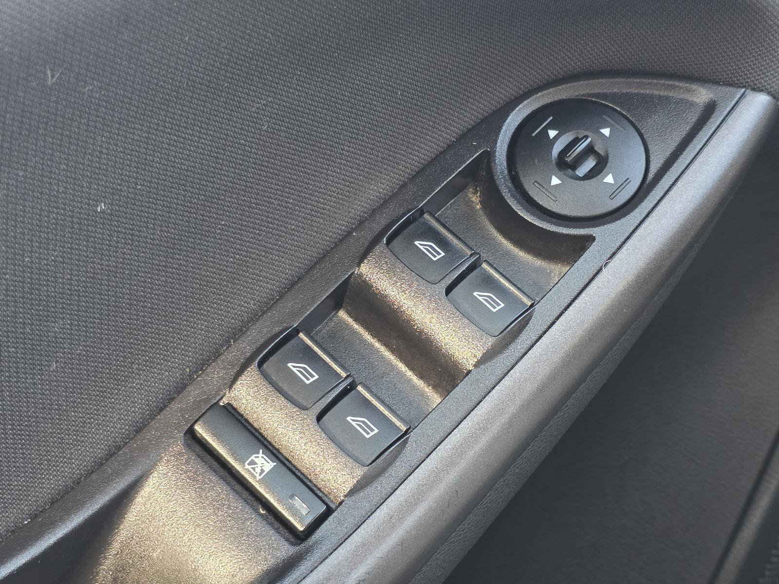 Used 2018 Ford Focus SEL w/ Cold Weather Package image 9