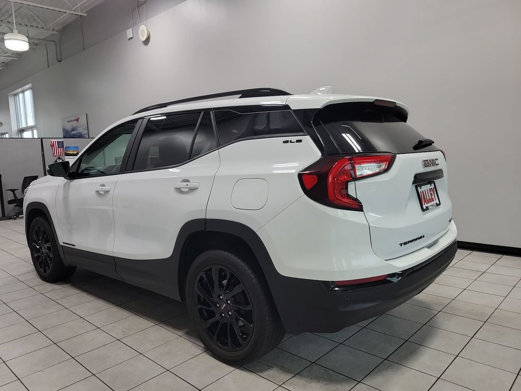Used 2023 GMC Terrain SLE w/ Driver Convenience Package AWD/4WD image 9