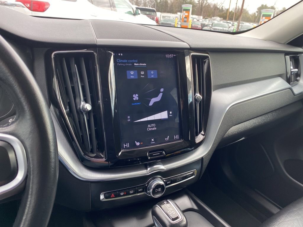 Used 2019 Volvo XC60 T6 Momentum w/ Premium Package image 17