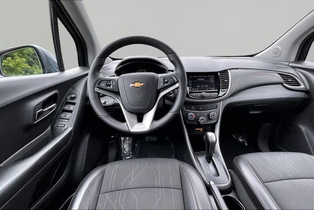 Used 2022 Chevrolet Trax LT w/ LT Convenience Package FWD image 8