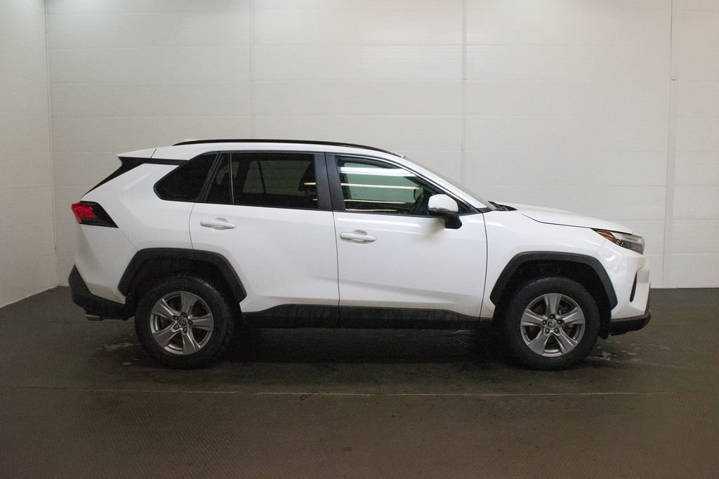 Used 2024 Toyota RAV4 XLE AWD/4WD image 3