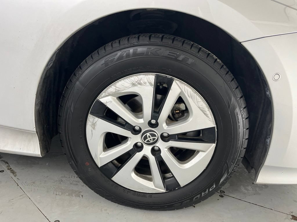 Used 2017 Toyota Prius Two w/ Prius Two Safety Plus Package FWD image 18