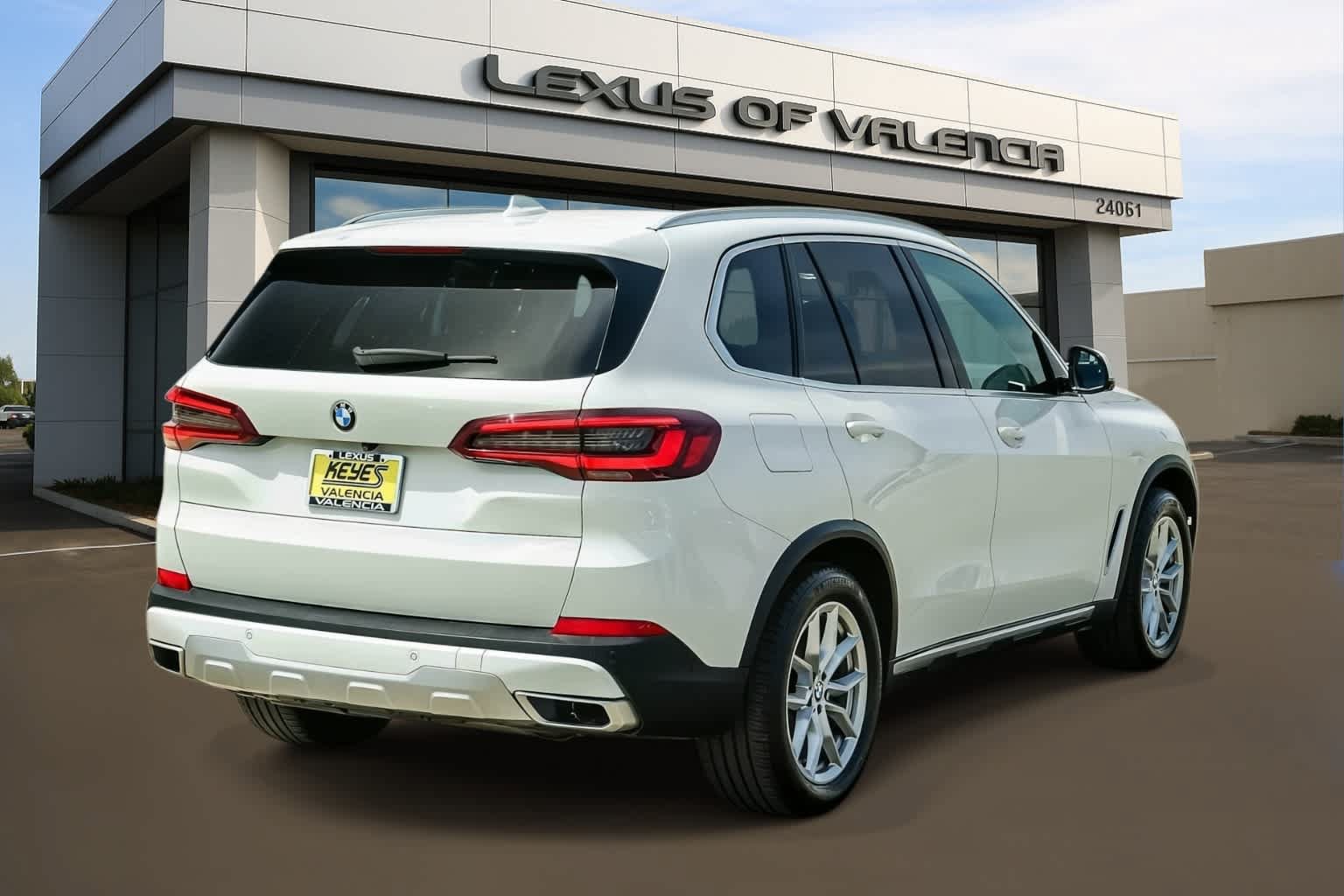 Used 2021 BMW X5 xDrive40i w/ Premium Package 2 AWD/4WD image 4