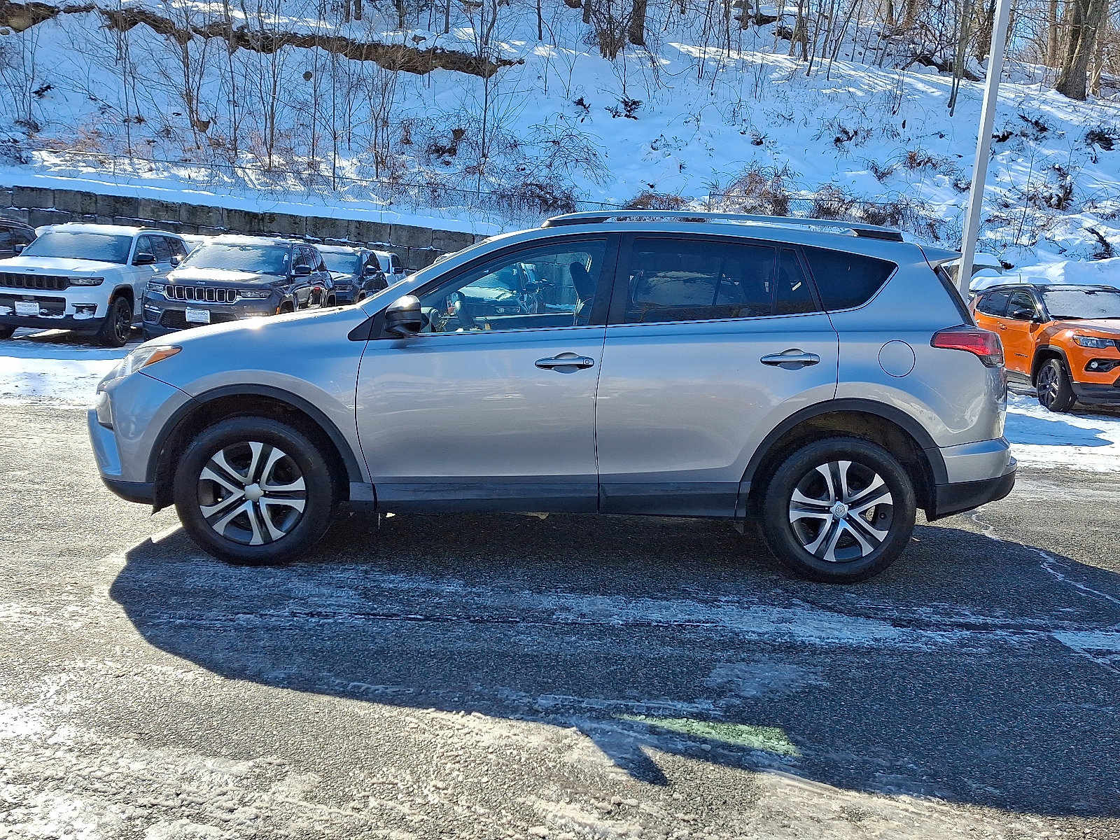Used 2017 Toyota RAV4 LE image 5