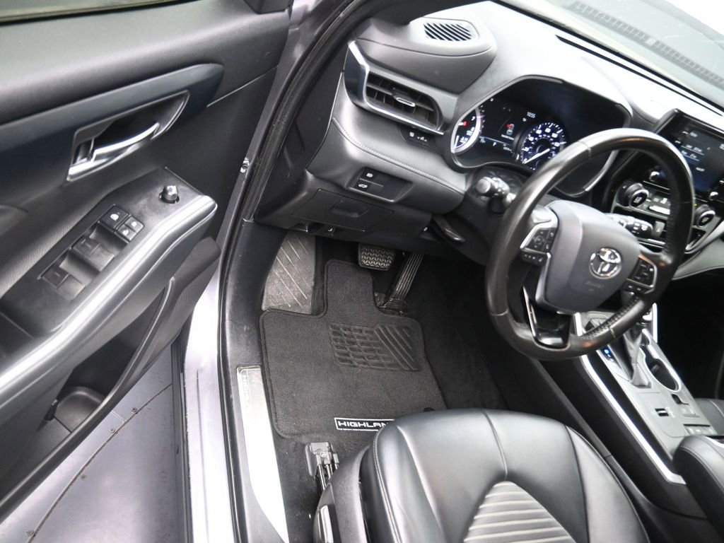 Used 2021 Toyota Highlander XSE image 12