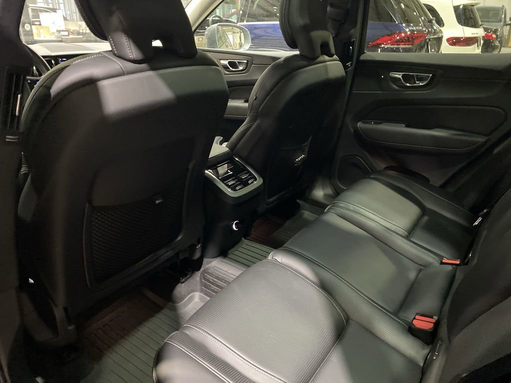 Used 2019 Volvo XC60 T5 Inscription w/ Protection Package Premier image 5