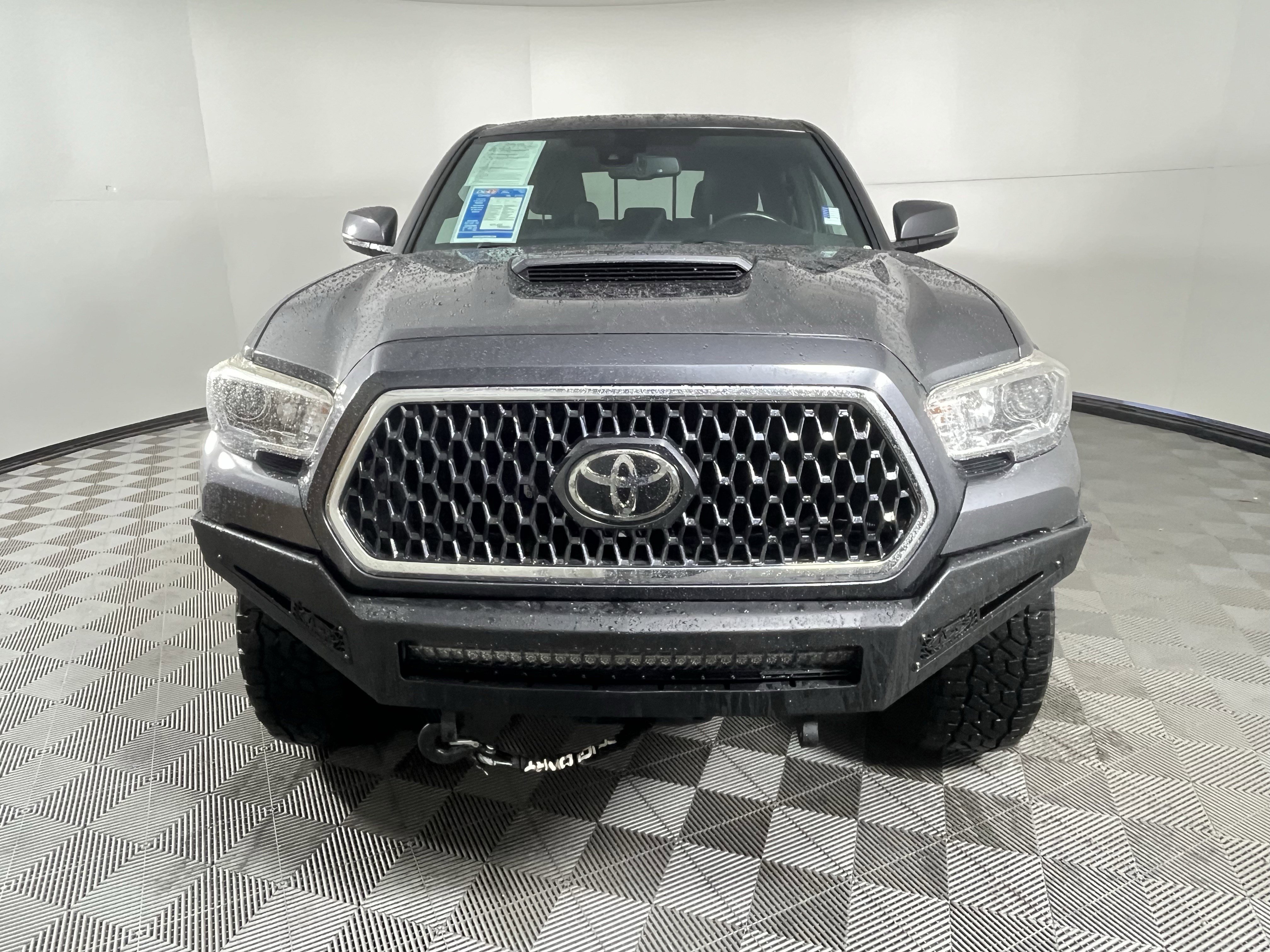 Used 2018 Toyota Tacoma TRD Sport w/ Technology Package image 8