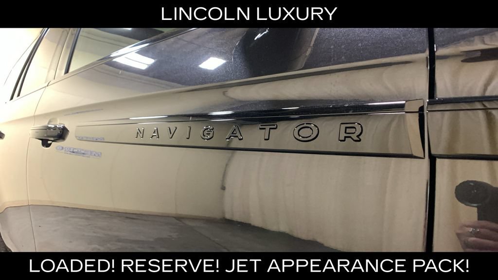 Used 2025 Lincoln Navigator Reserve w/ Jet Appearance Package AWD/4WD image 10