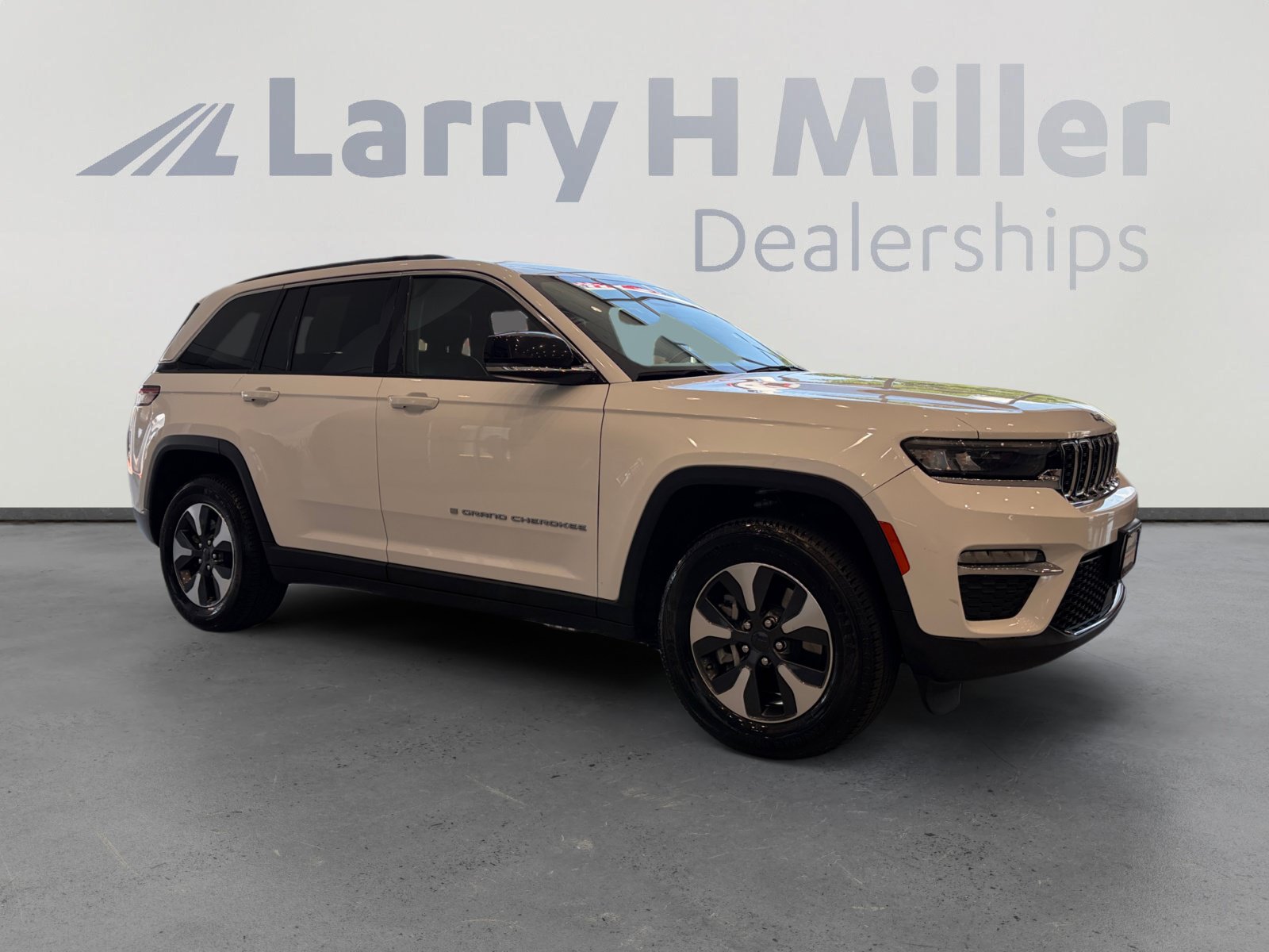 Used 2024 Jeep Grand Cherokee Limited 4xe AWD/4WD image 7