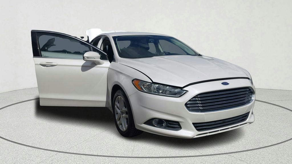 Used 2014 Ford Fusion SE w/ Equipment Group 202A FWD image 8