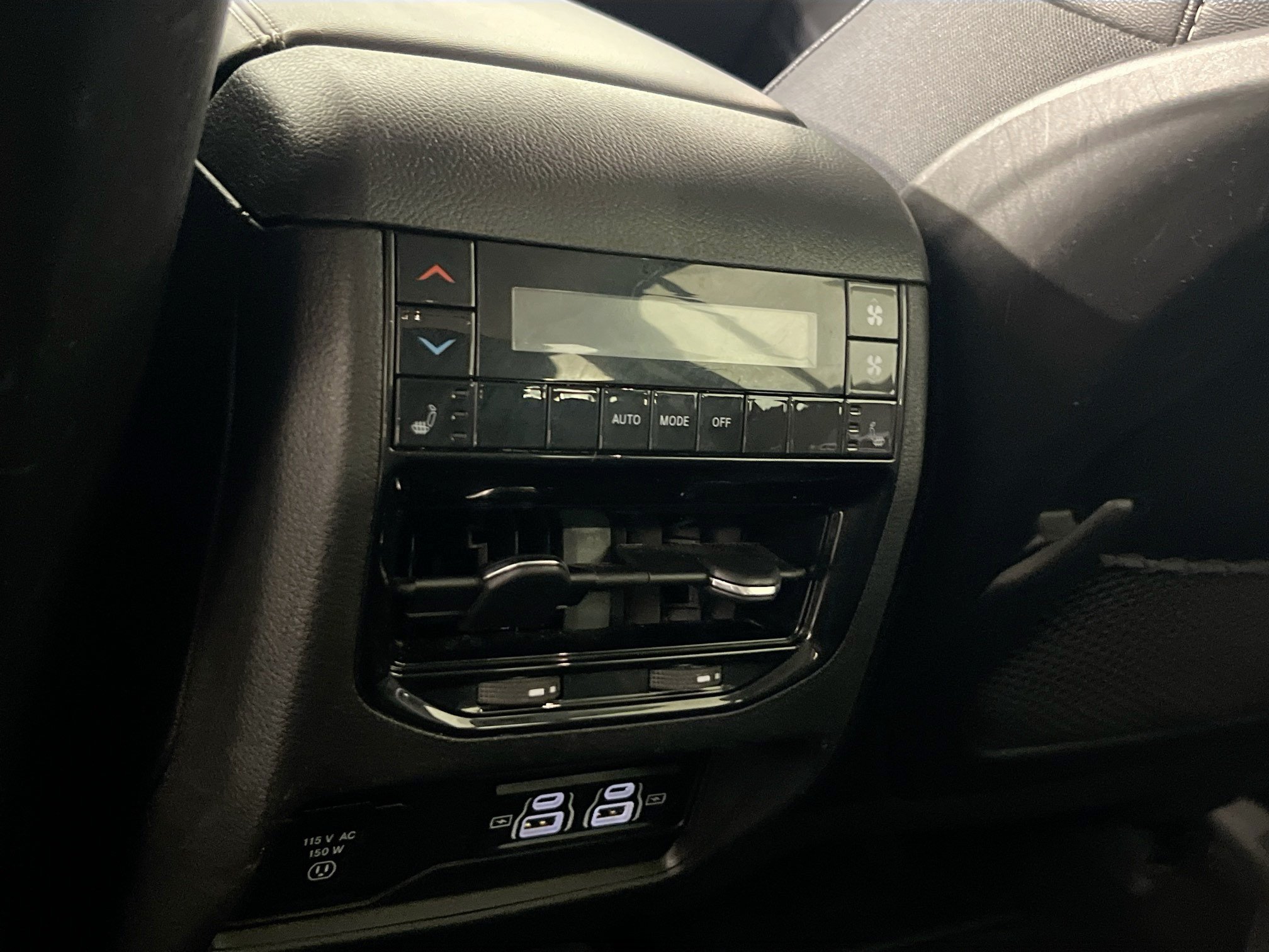 Used 2023 Jeep Grand Cherokee L Limited w/ Black Appearance Package AWD/4WD image 25