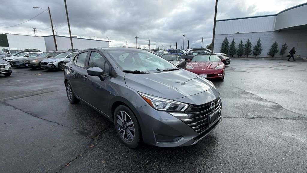 Used 2023 Nissan Versa SV image 2