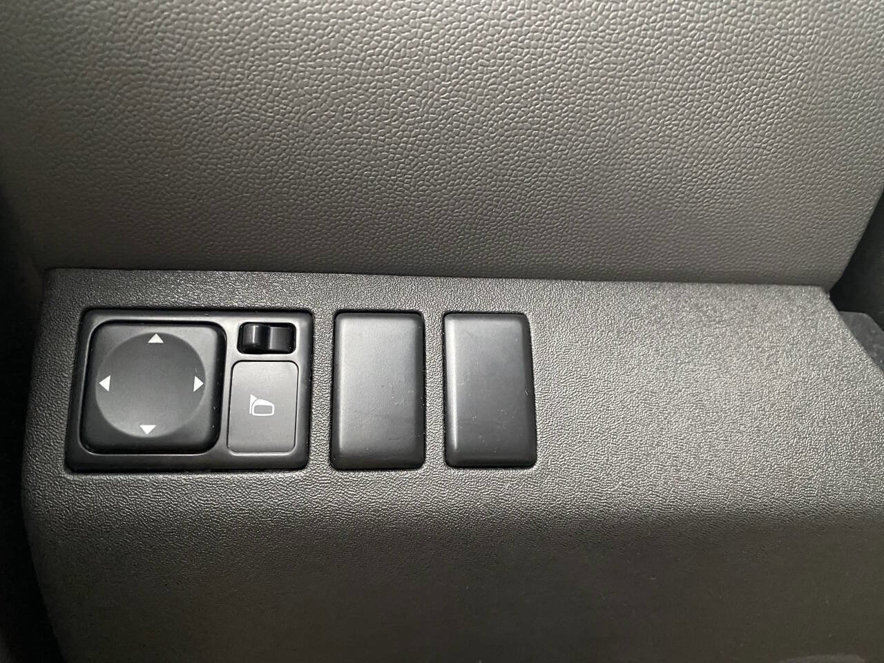 Used 2014 Nissan Xterra S image 17