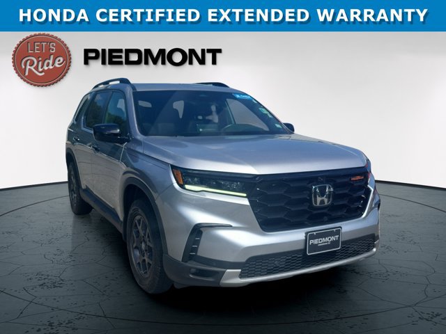 Certified 2025 Honda Pilot TrailSport image 4