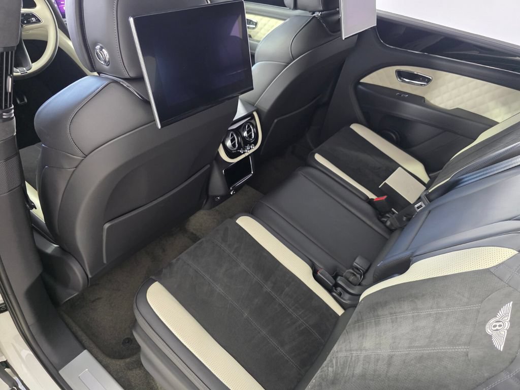 Used 2022 Bentley Bentayga AWD/4WD image 15