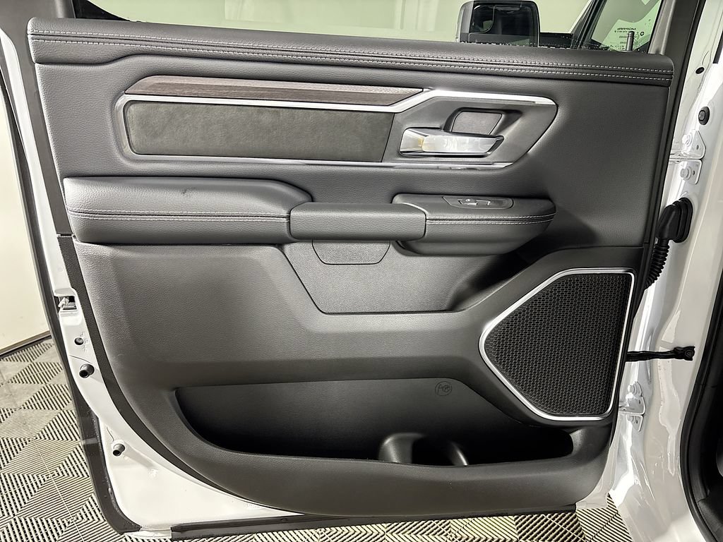 New 2026 RAM 1500 Laramie AWD/4WD image 19