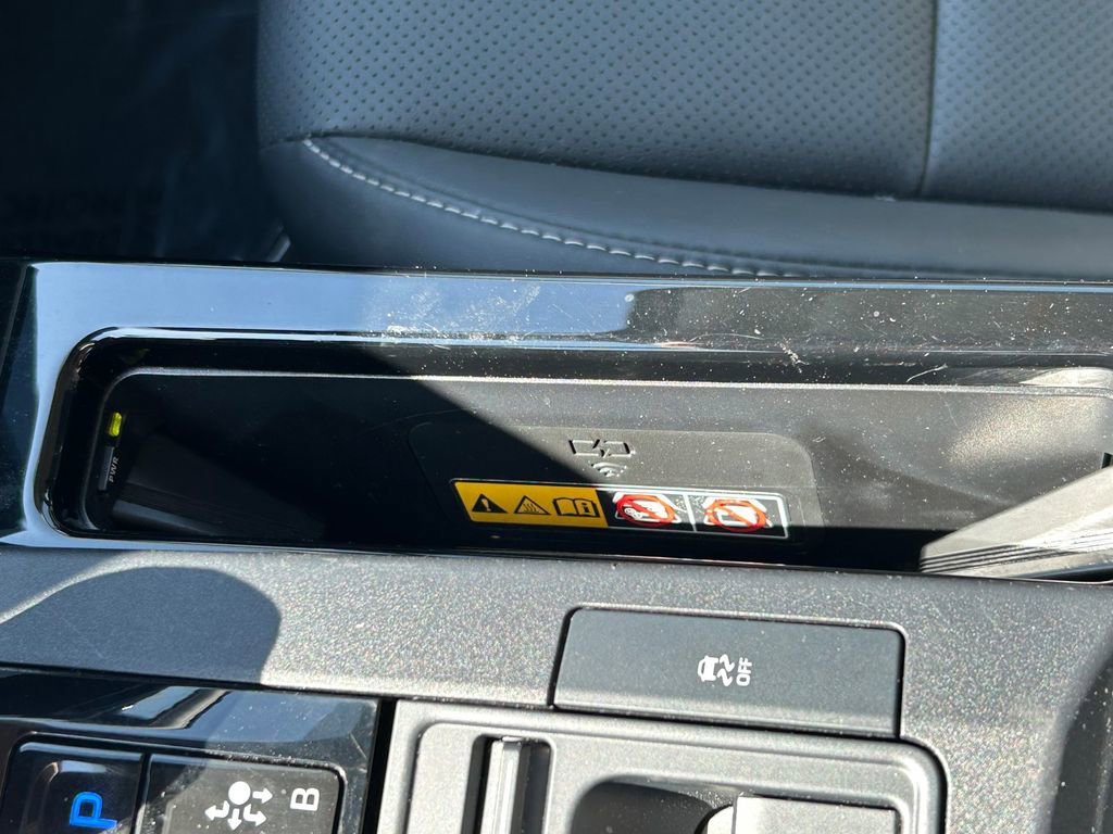 Used 2025 Toyota Prius XLE FWD image 27