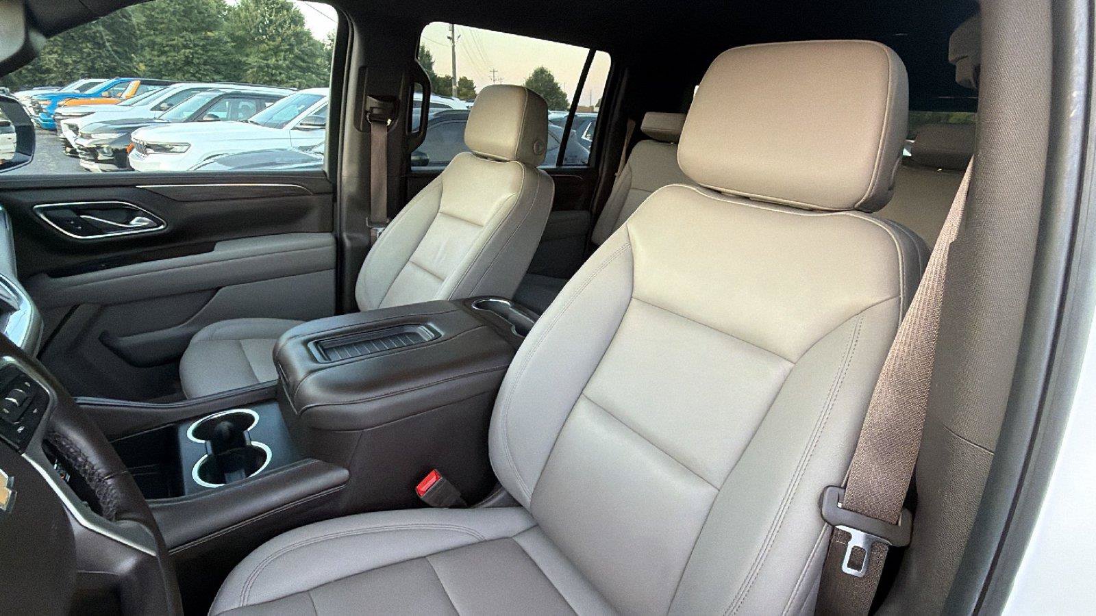 Used 2023 Chevrolet Suburban LT RWD image 17