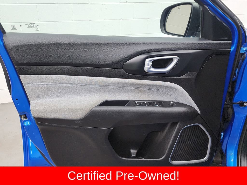 Used 2024 Jeep Compass Latitude image 9