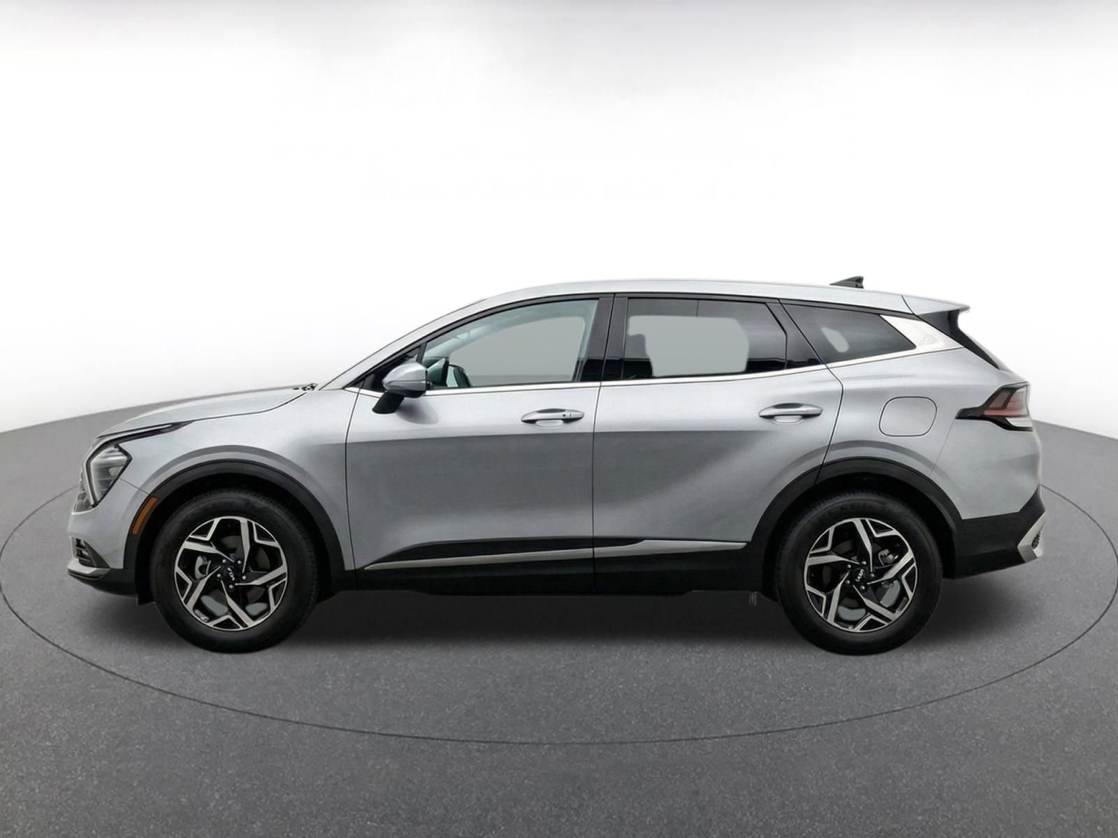 Used 2025 Kia Sportage LX FWD image 5