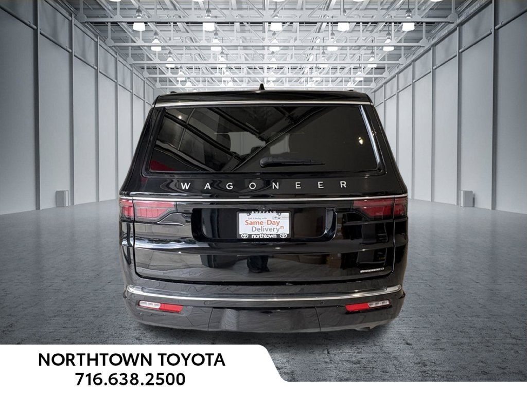Used 2024 Jeep Wagoneer Series II w/ Flexible Seating Group RWD image 3