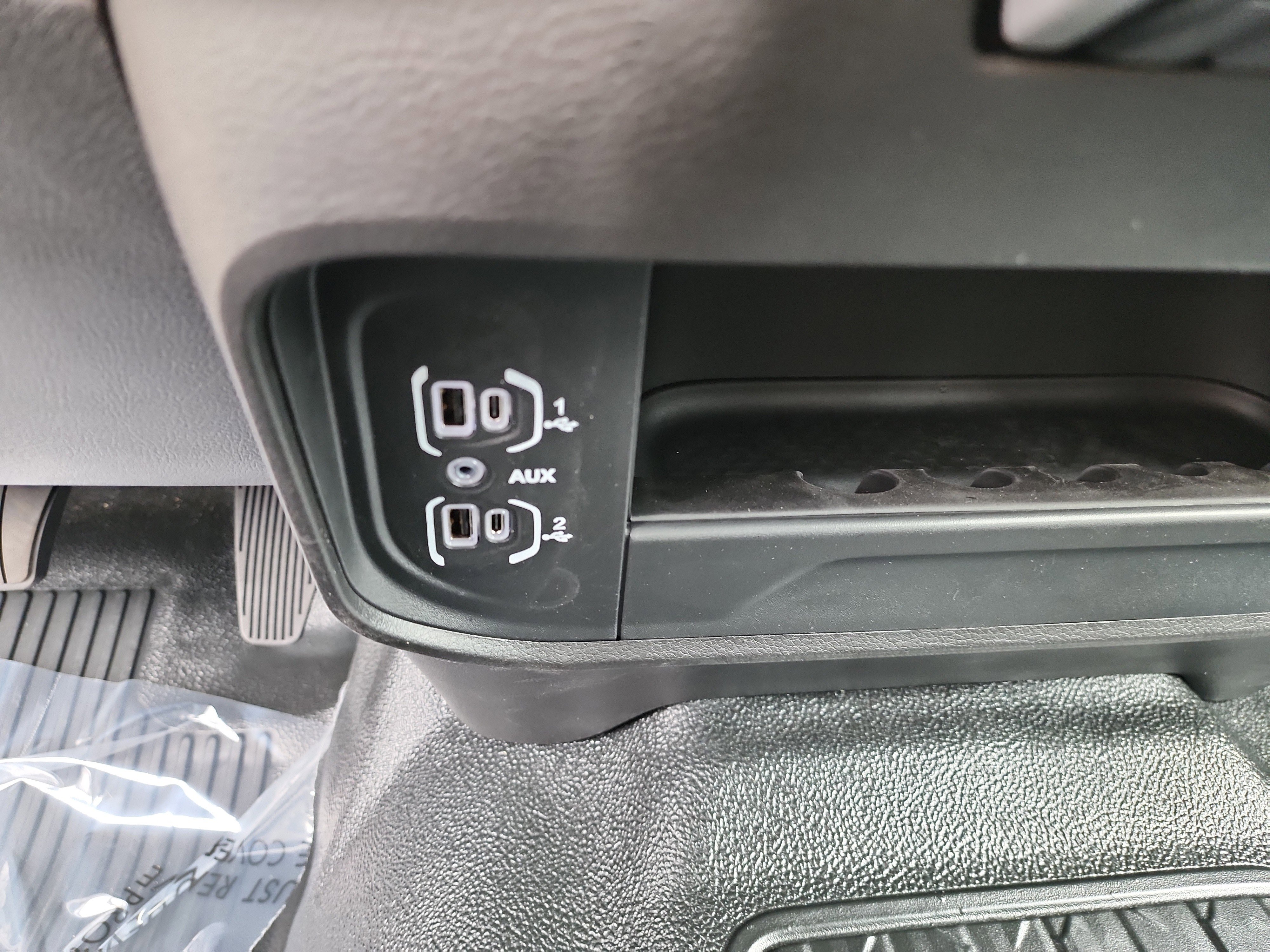 New 2026 RAM 5500 4x4 Crew Cab image 9