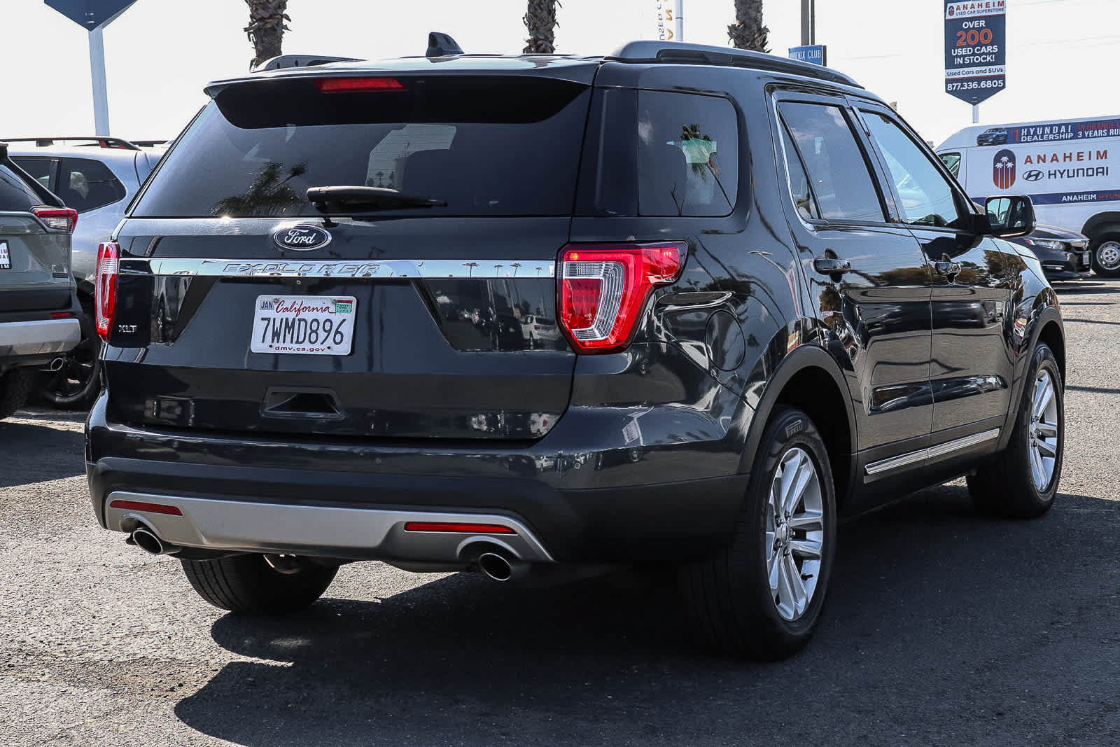 Used 2017 Ford Explorer XLT w/ Equipment Group 202A FWD image 7