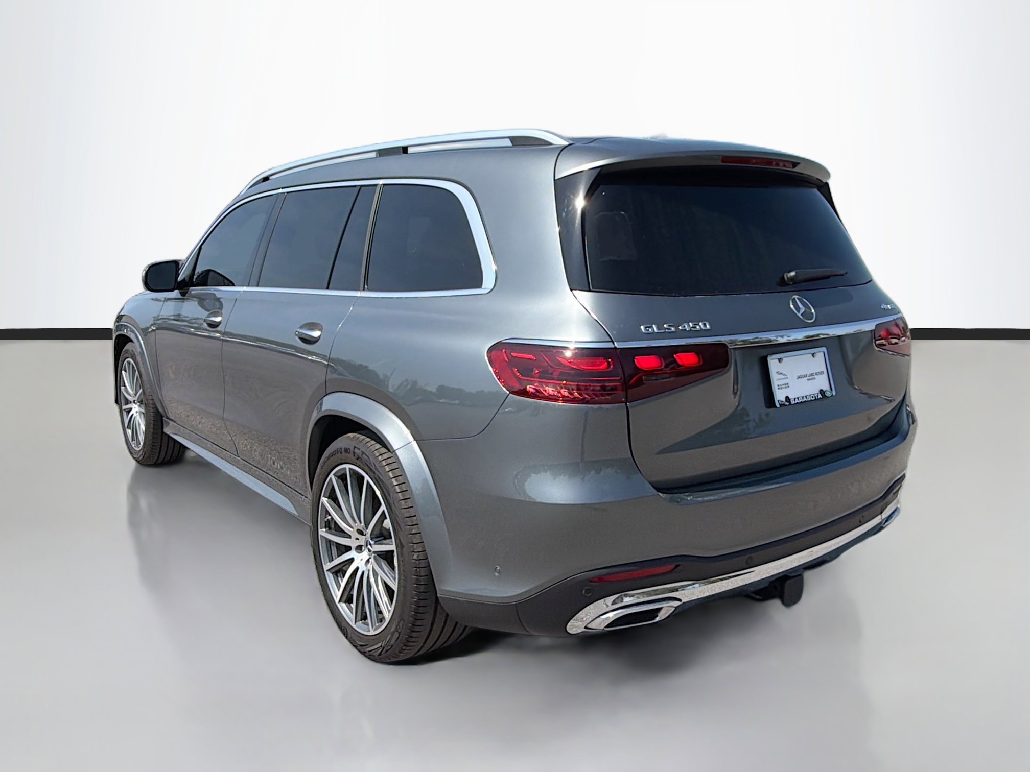 Used 2025 Mercedes-Benz GLS 450 4MATIC w/ AMG Line Exterior image 3