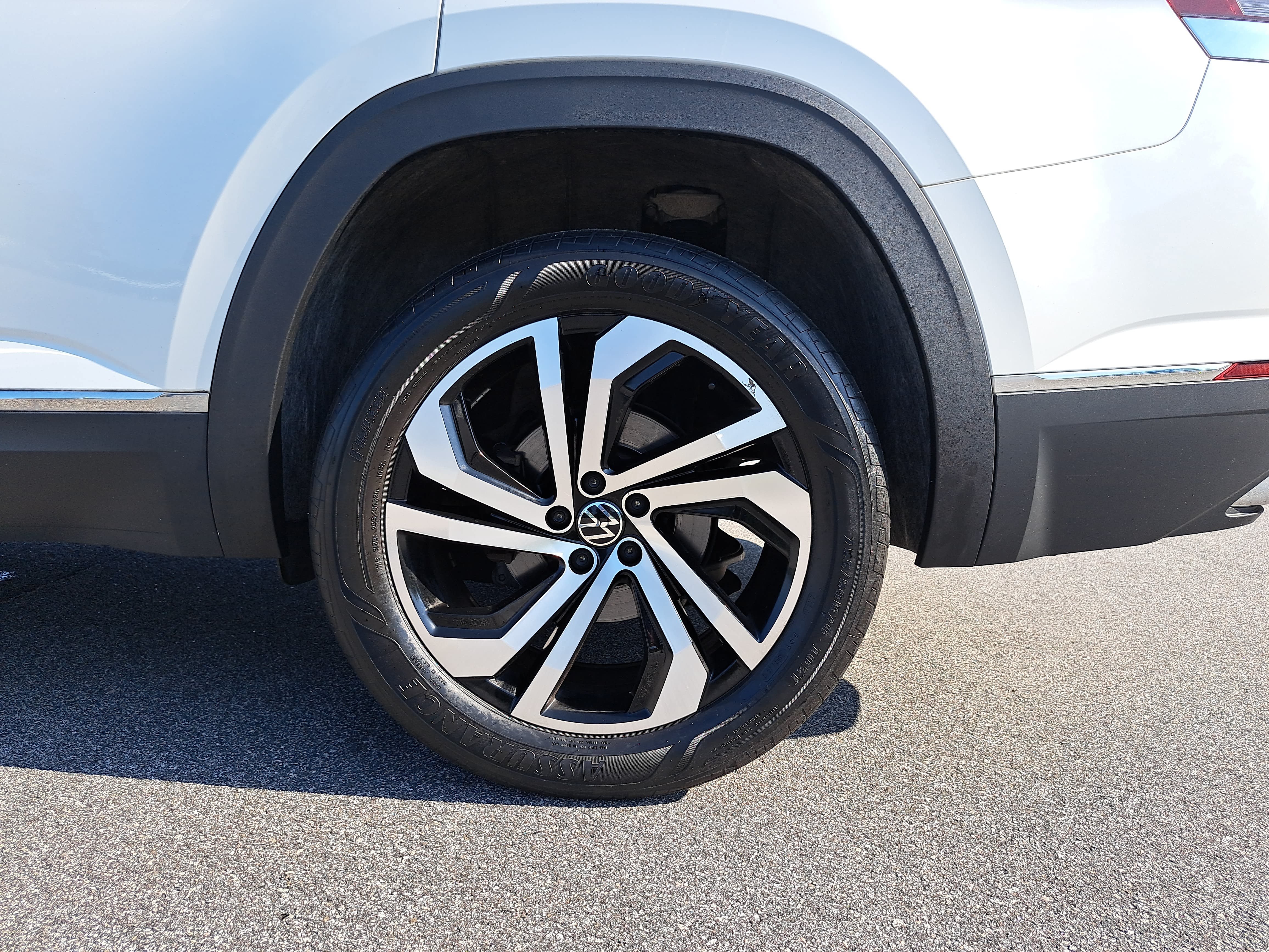 Used 2023 Volkswagen Atlas SEL AWD/4WD image 33