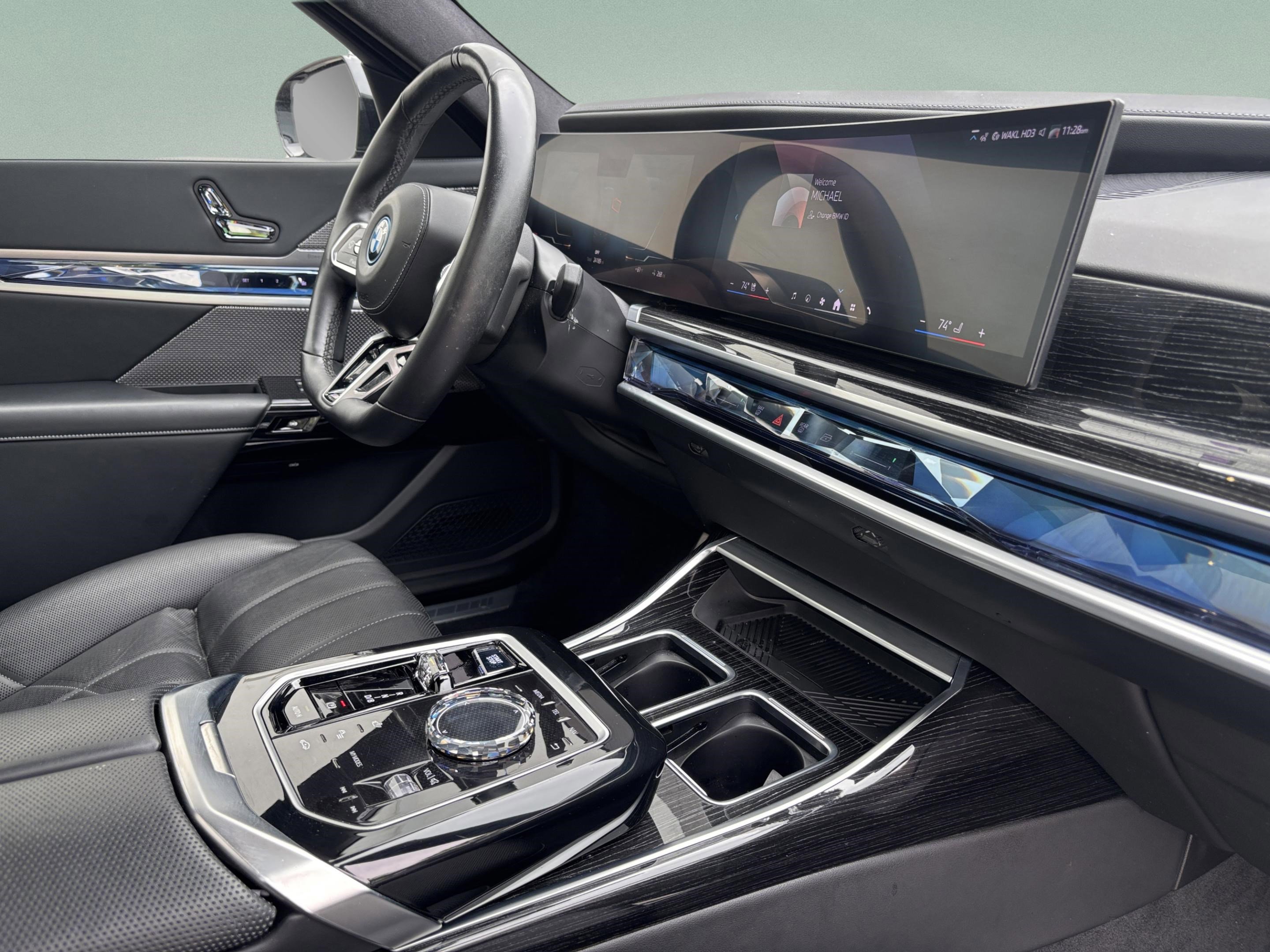 Used 2024 BMW i7 xDrive60 w/ Executive Package image 22