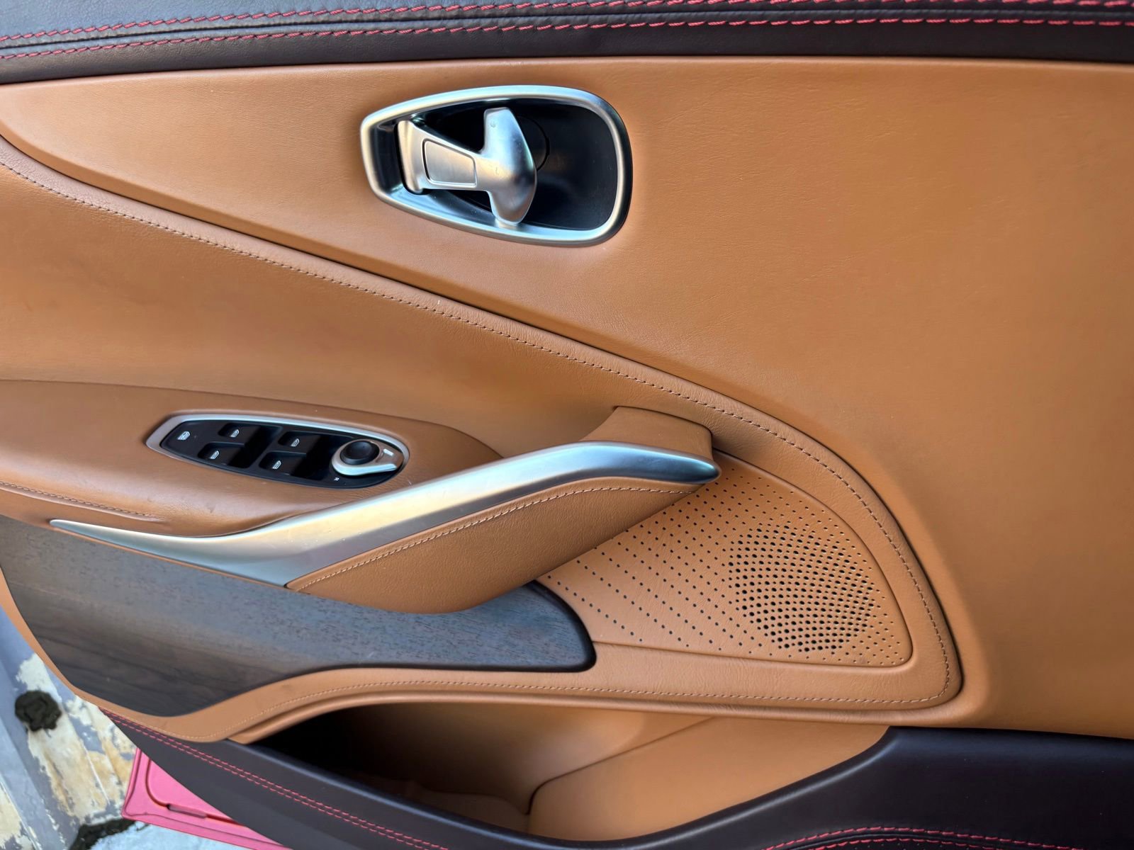 Used 2021 Aston Martin DBX image 34