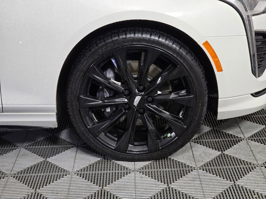 Used 2022 Cadillac CT4 V w/ LPO, ONYX Package image 9